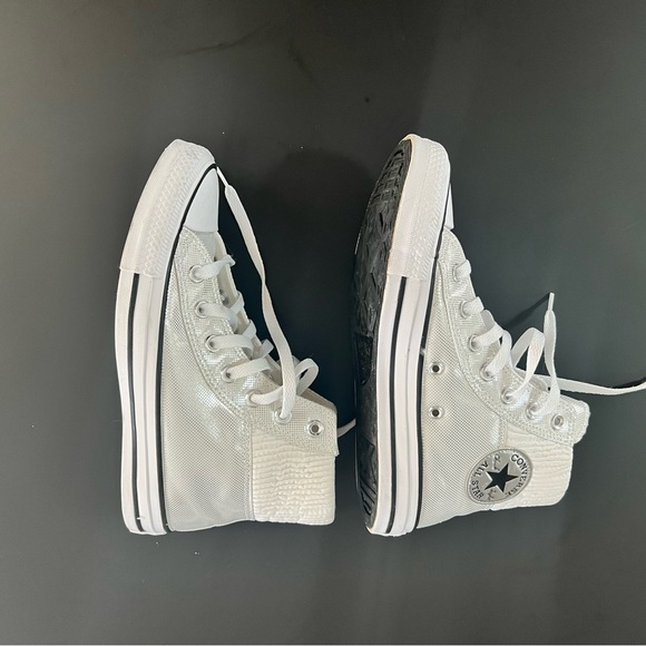 Converse Silver, Size 7 Party sneakers! - Picture 6 of 8